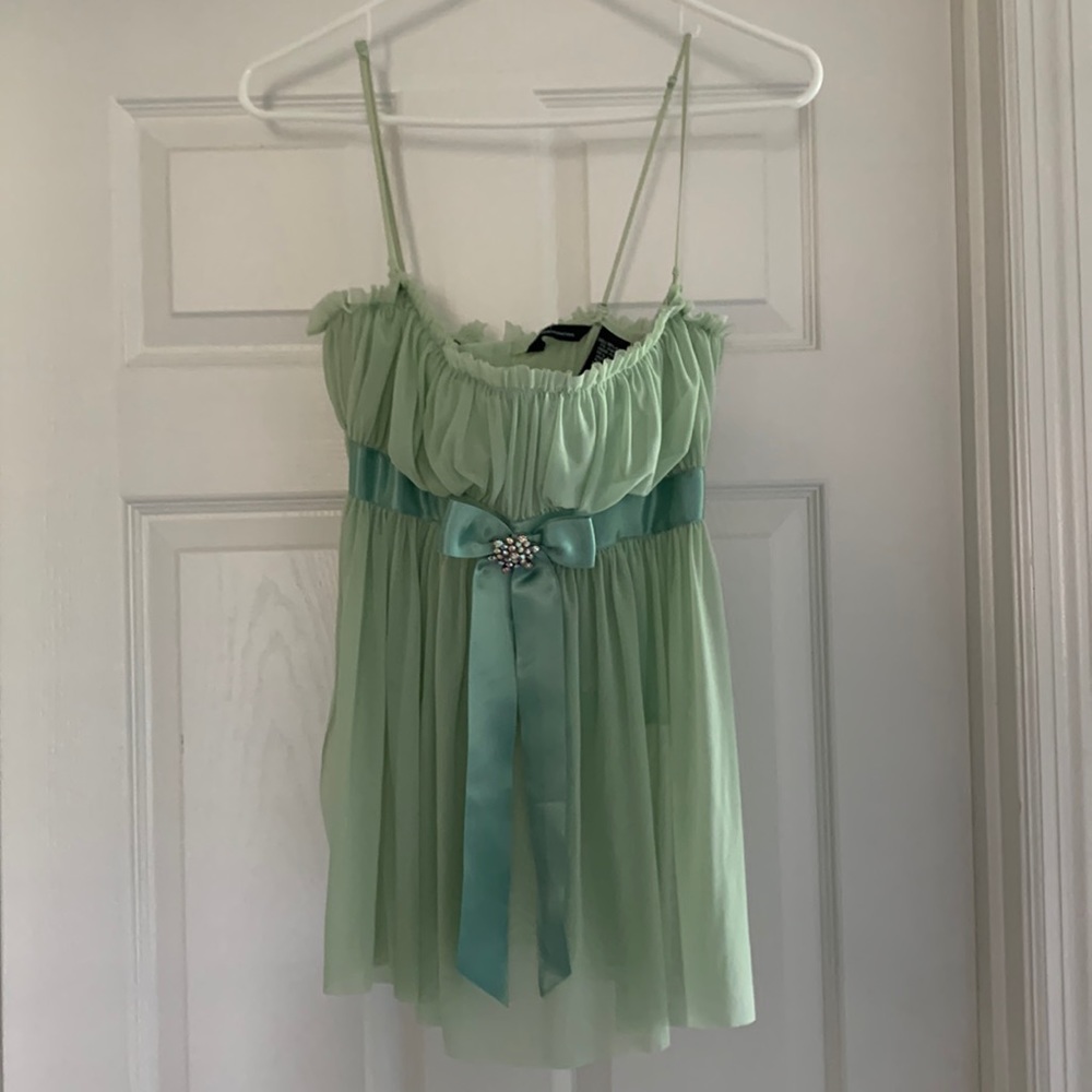 Moda International beautiful top!